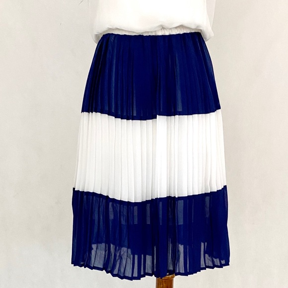 Tommy Girl Wide Striped Chiffon Pleated Dress - Picture 4 of 13